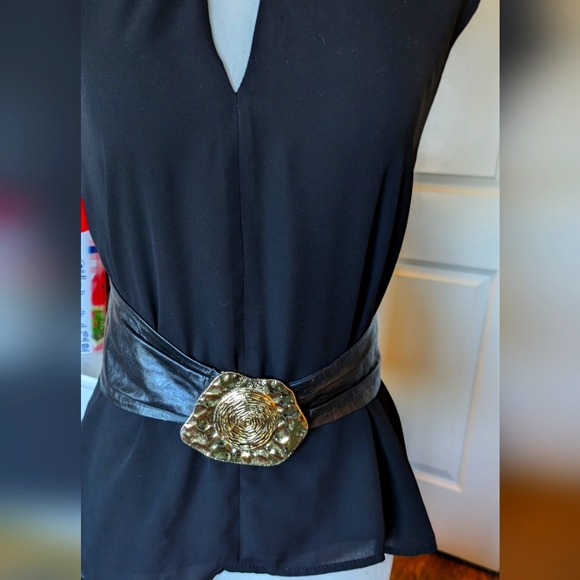 LEATHER SOFT WIDE BLACK BELT W/GOLD BUCKLE ORNATE VINTAGEMEASURES 31'' - Picture 4 of 8